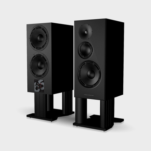 clc65_persp2-bf_black_grey_2.jpg
